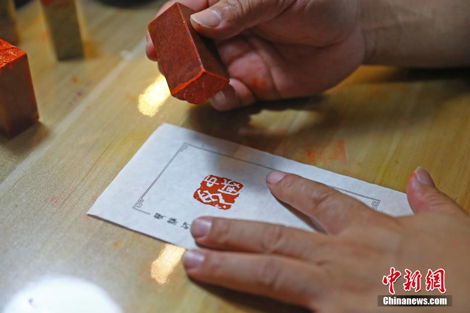 印泥怎么做？探秘“华夏笔都”手工印泥技艺