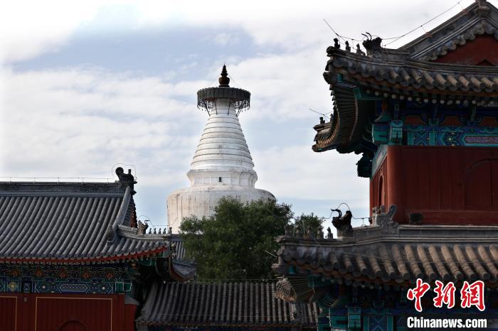 北京对文物建筑实施技术保护 白塔寺千余平外檐彩画光彩重现