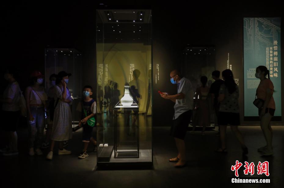 “空明流光——宋瓷·五大名窑特展”亮相成都博物馆