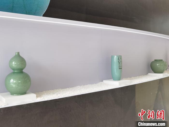 千年青瓷如何“活”起来?数字技术赋能青瓷艺术 青瓷艺术品 周健 摄