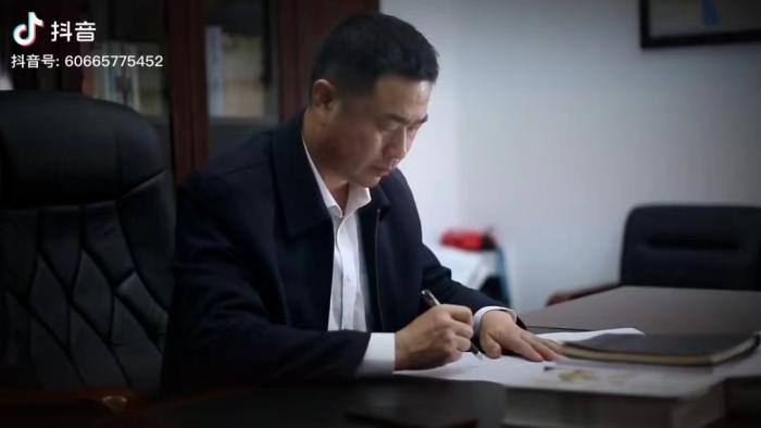“丑出圈”的随州文旅局局长：走红是因为网友包容
