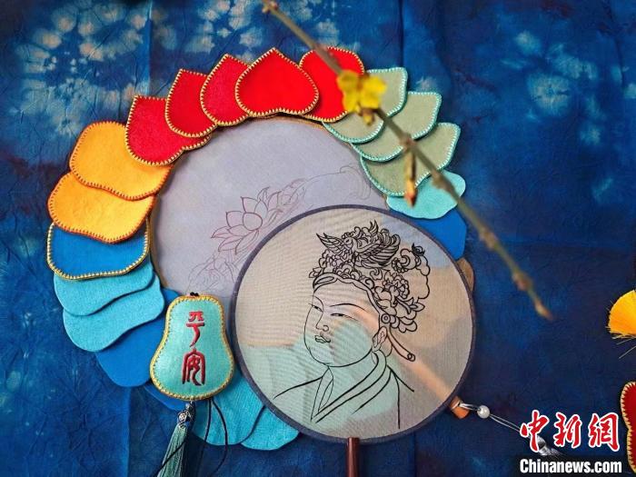 甘肃非遗青年说：一双巧手绣丝路 “绣郎”也承“针”功夫