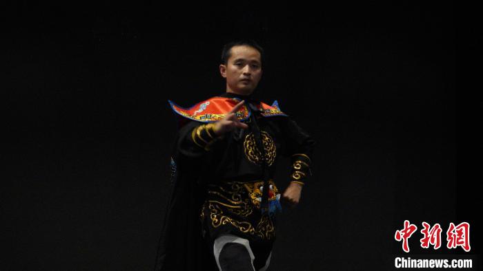 广东小伙为成都“守艺人”打造川秀剧场 3年演出超千场