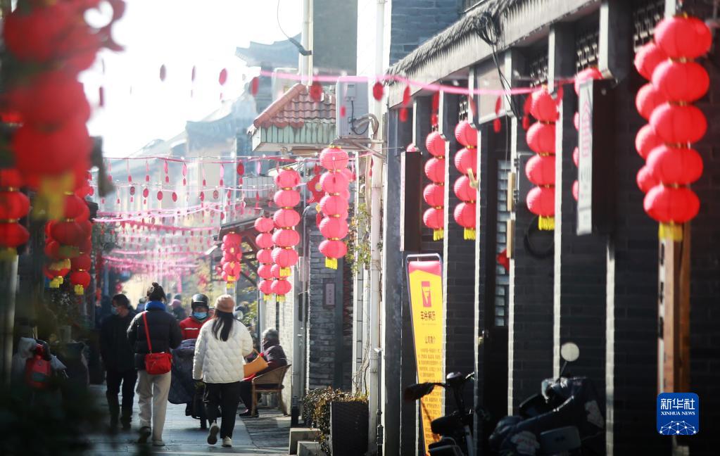 张灯结彩年味浓