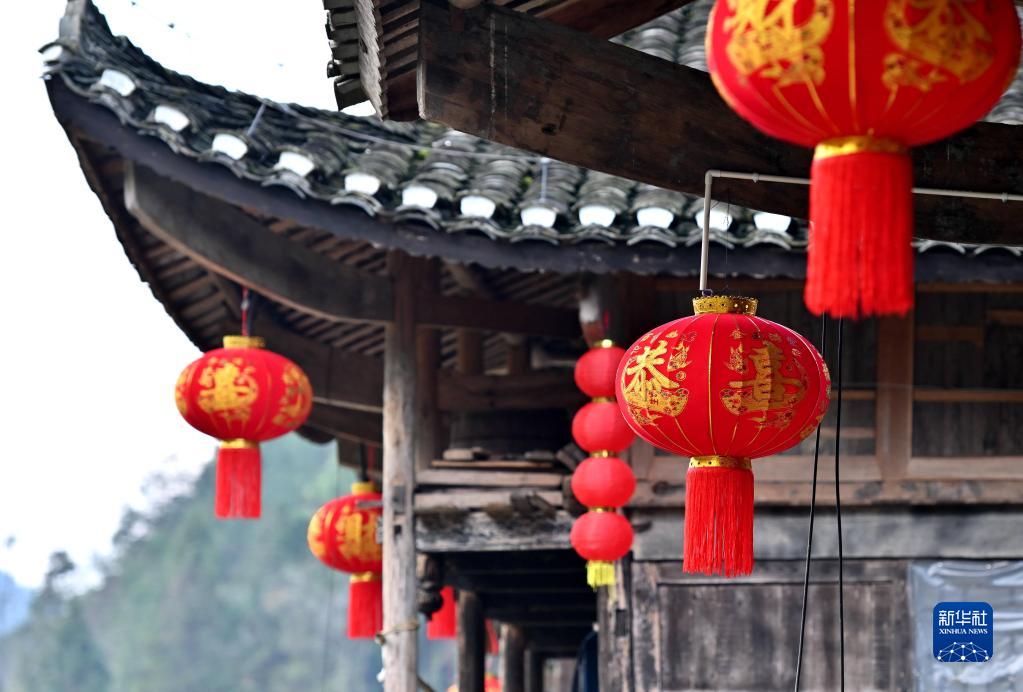 张灯结彩年味浓