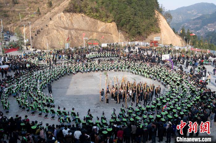 贵州从江：苗族同胞载歌载舞欢度“开秧节”
