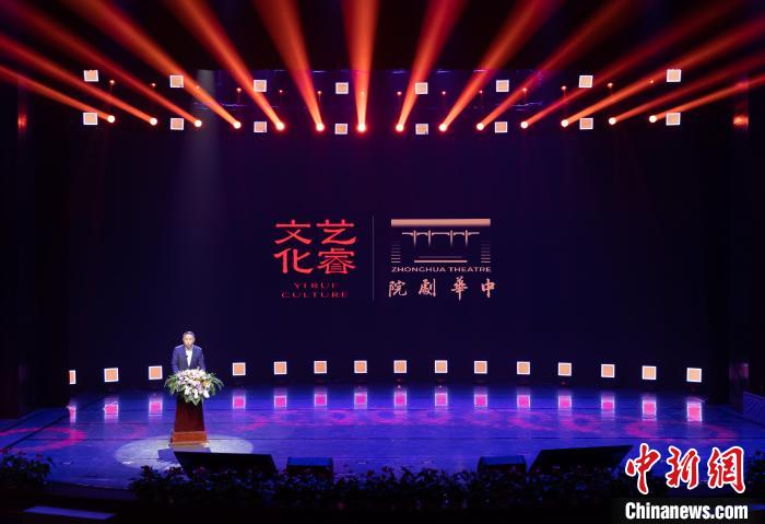天津艺睿文化传播有限公司总经理宋本敬在发布会上介绍本次展演活动相关内容。　王在御摄
