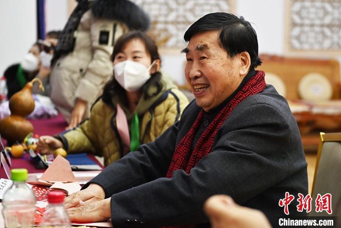 甘肃非遗“出海”：刺绣产品等获华侨华人青睐
