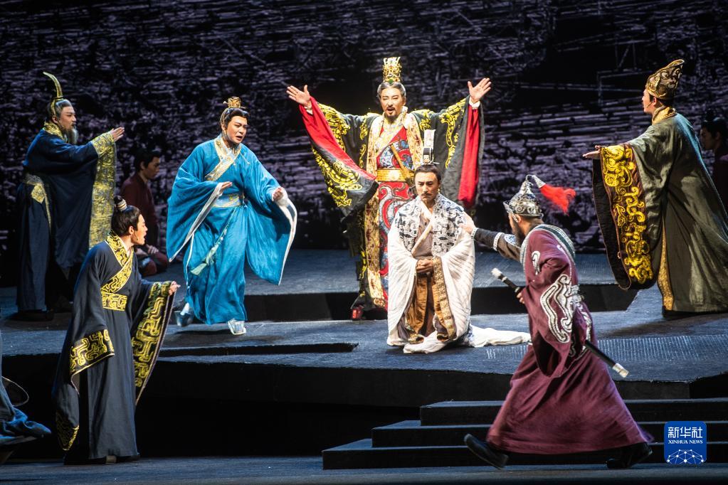 话剧《屈原》在武汉首演