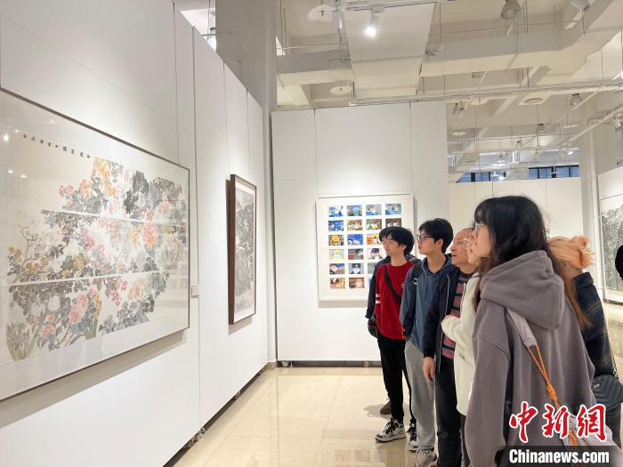 图为全国青年教师中国画学术邀请展现场。　钟旖 摄