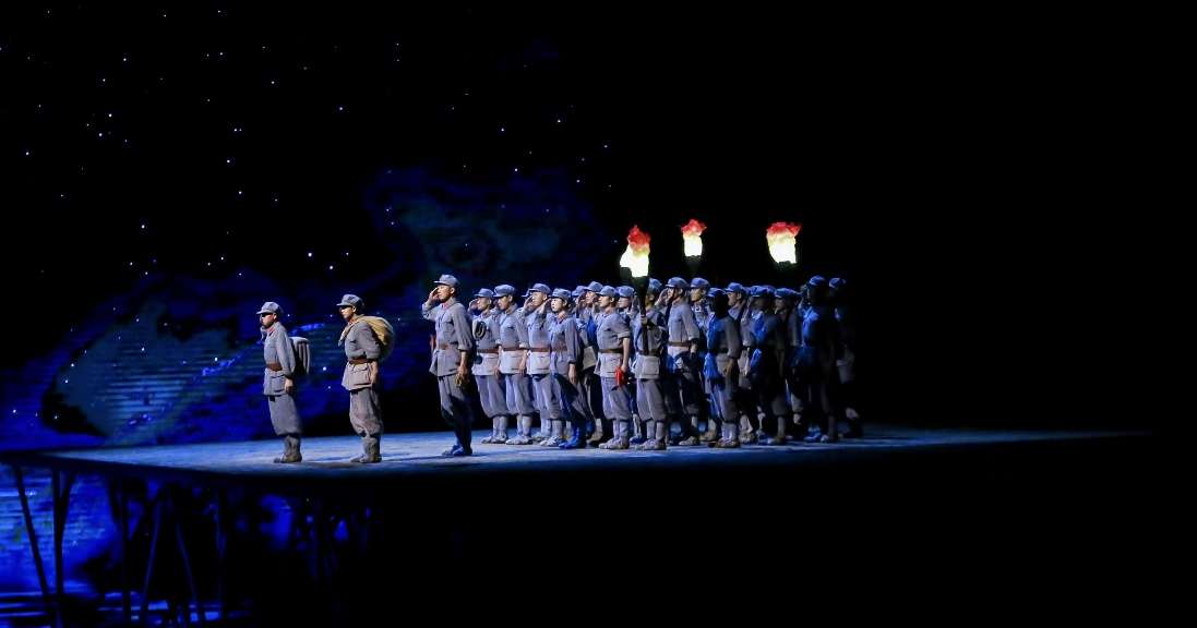 中国首部大型红色文旅史诗《长征第一渡》在江西于都首演