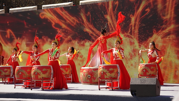 金山岭长城第十一届杏花节开幕 首日迎来中外游客逾1.5万人次