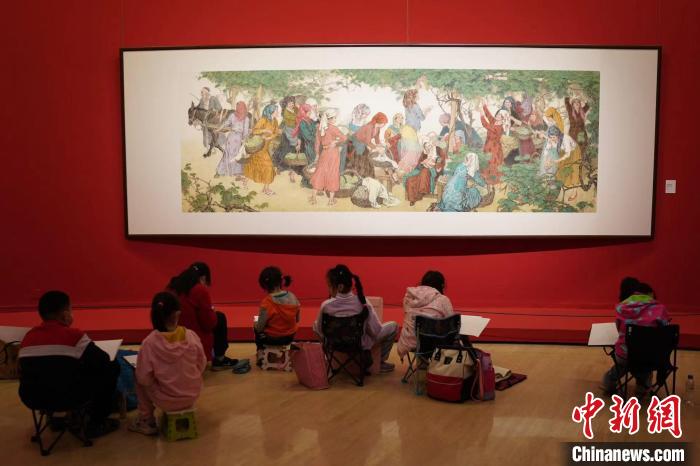 从彩塑到国画，中国美术馆新展扎堆以飨观众