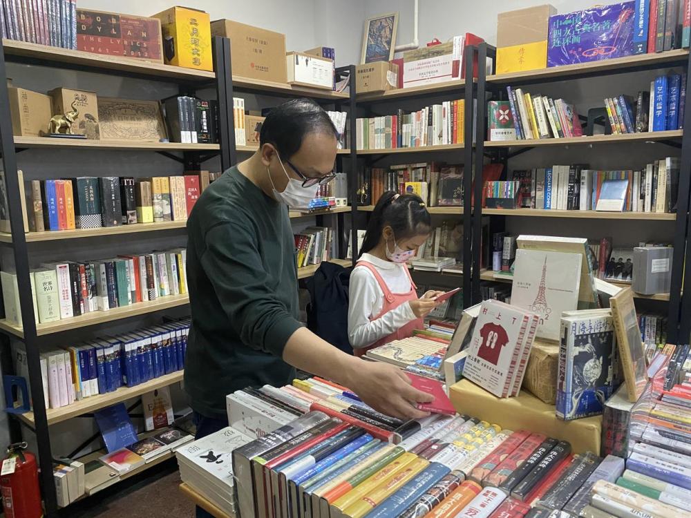 这家5年“无人”卖书的书店，“香”在哪？