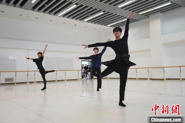 [图文]中国歌剧舞剧院《舞上春》：“舞蹈国家队”的最美考试 第 2 张