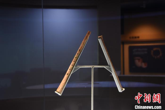 贾湖遗址博物馆“亮相” 骨笛等逾400件文物集中展出
