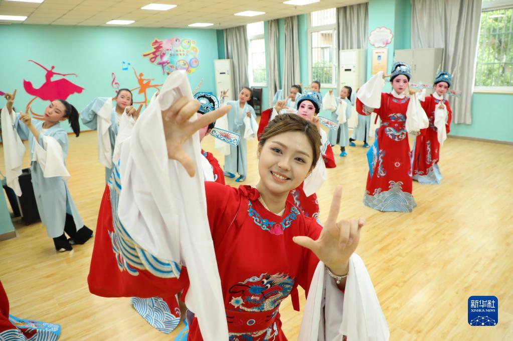 安徽肥西:戏曲传承进社区 安徽肥西:戏曲传承进社区