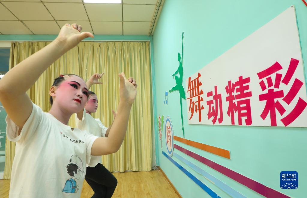 安徽肥西:戏曲传承进社区 安徽肥西:戏曲传承进社区