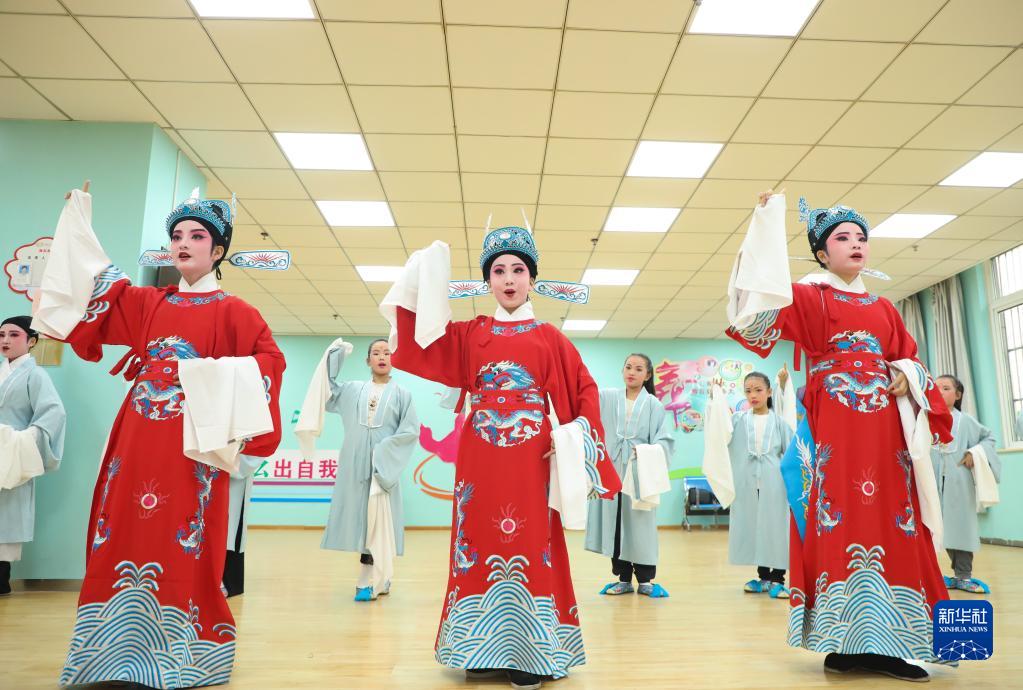 安徽肥西:戏曲传承进社区 安徽肥西:戏曲传承进社区