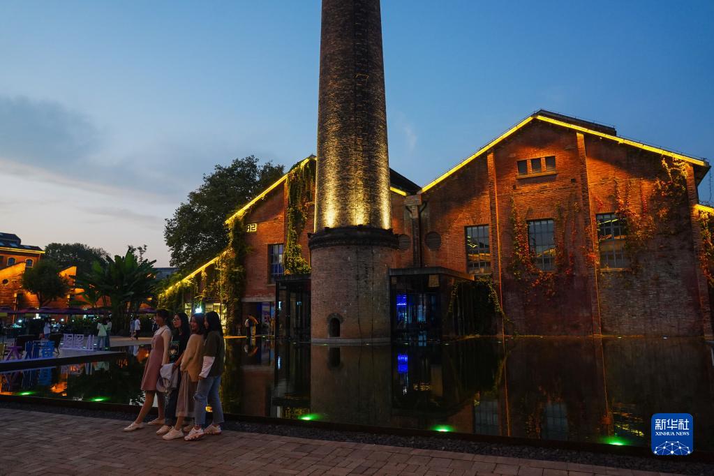 新华全媒+丨解码文化自信的城市样本丨景德镇：工业遗存之上，城市活起来