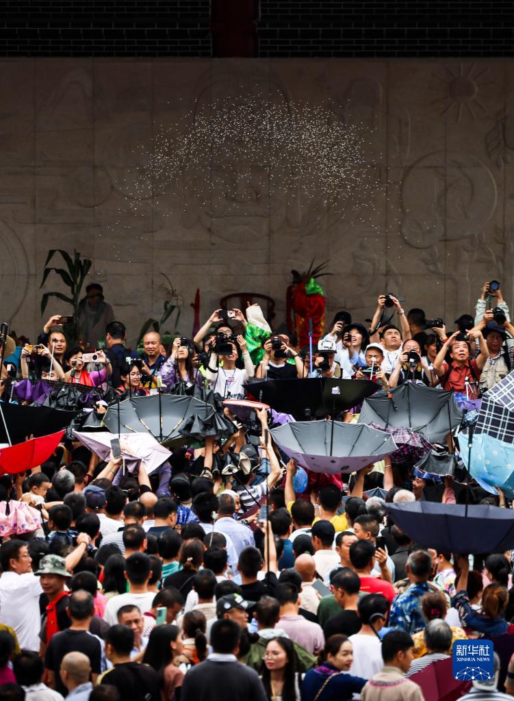 特色民俗欢庆毛南族分龙节