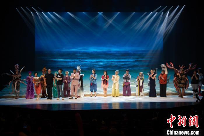 美国“人鱼姑娘”为第十二届中国儿童戏剧节拉开大幕