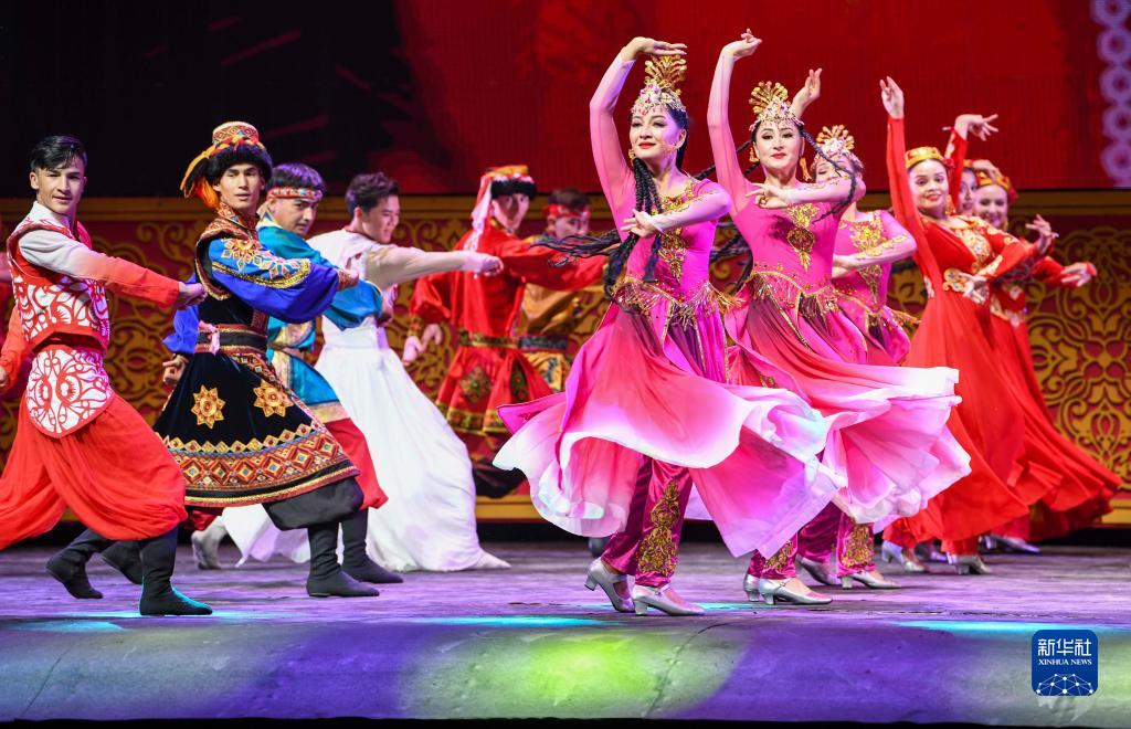 第六届中国新疆国际民族舞蹈节开幕