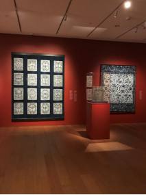 “经典蓝调：钴蓝瓷器和靛蓝染织品”展览在美国诺顿艺术博物馆举办