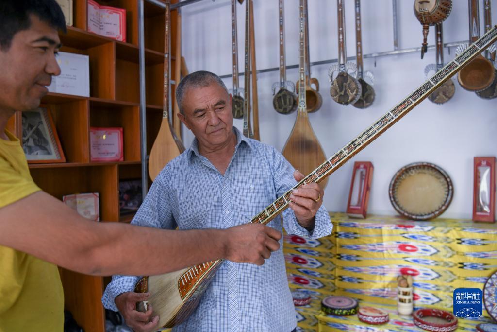 新疆喀什：援疆助力民族乐器“声声不息”