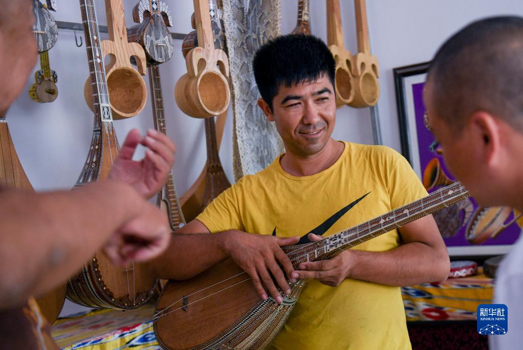 新疆喀什：援疆助力民族乐器“声声不息”