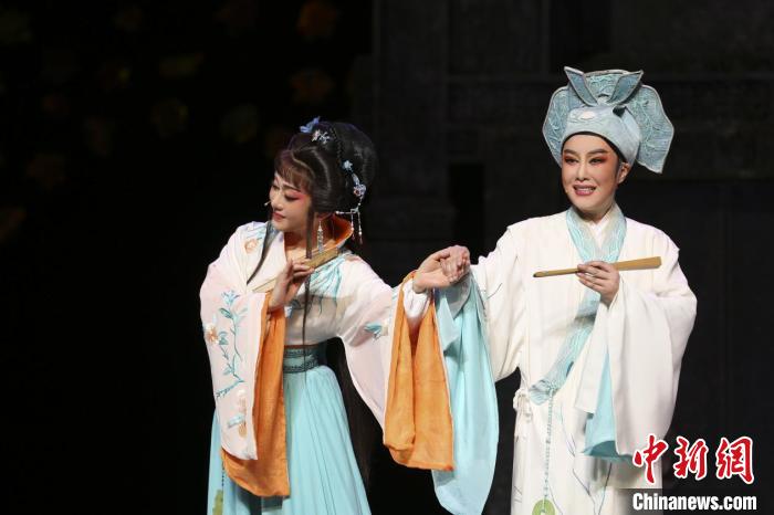 (寻味中华|戏曲)亚运赛场呈现“东方浪漫” 越剧舞台演绎“中国爱情” (寻味中华|戏曲)亚运赛场呈现“东方浪漫” 越剧舞台演绎“中国爱情”