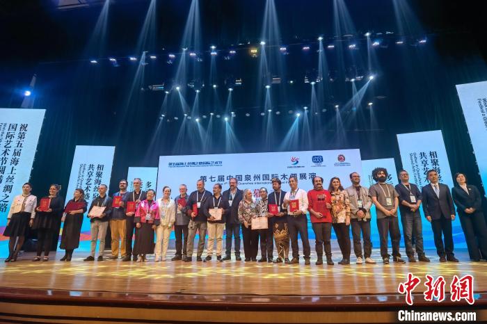 海内外35支木偶表演团队泉州展演 逾万民众共狂欢 海内外35支木偶表演团队泉州展演 逾万民众共狂欢