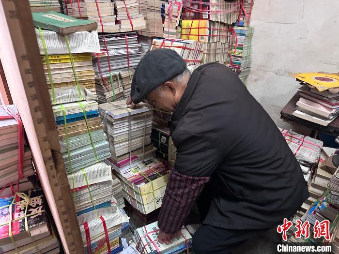 上海小朱书店“危机”引关注 爱书人的“淘宝”之地初心依“旧”