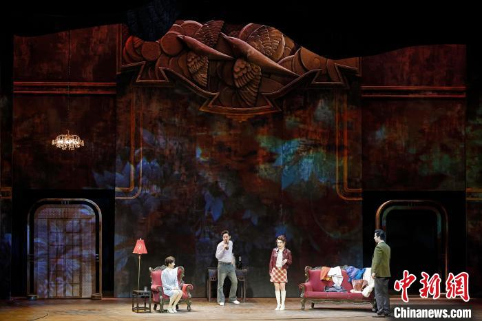 上海话版舞台剧《长恨歌》首演 重现“上海小姐”的传奇一生
