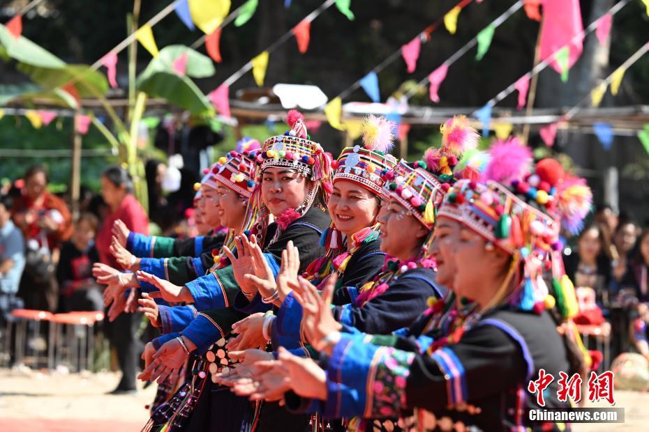 西双版纳勐腊县勐捧镇民众欢度“嘎汤帕”节