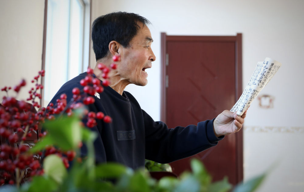 新华全媒+·图片故事|看一场迎新的“愿影”
