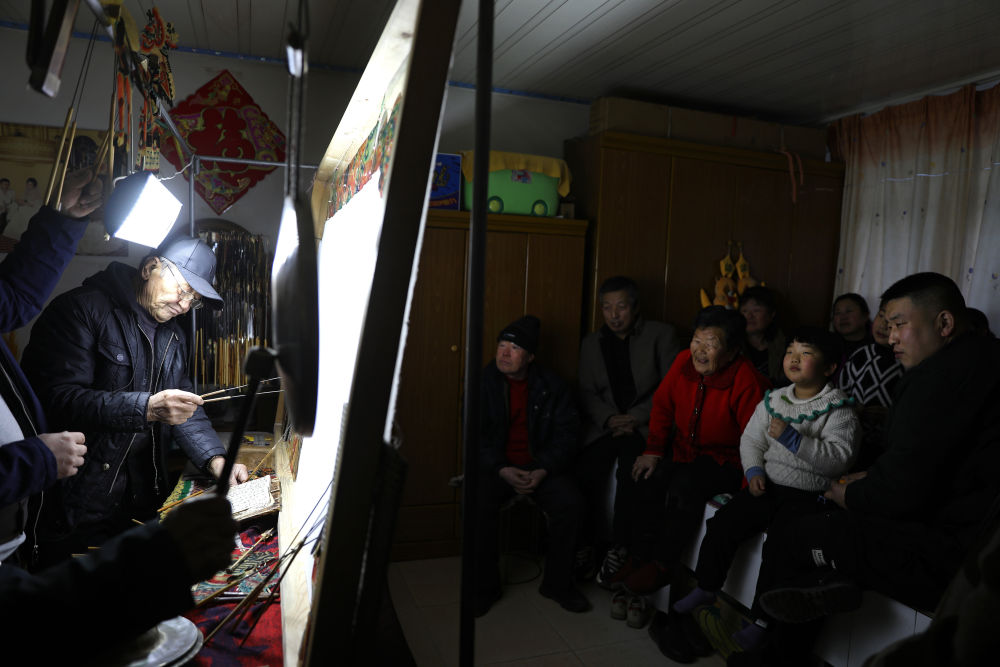 新华全媒+·图片故事|看一场迎新的“愿影”