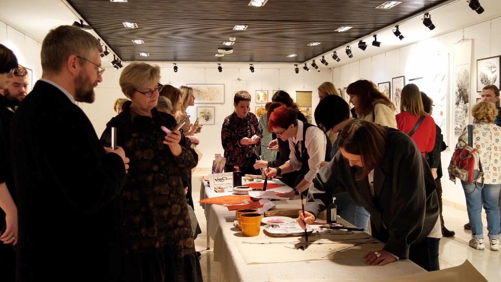俄罗斯艺术家中国书画展在莫斯科举办