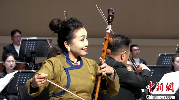 民族管弦乐《格桑花儿向阳开》在拉萨开演 以音乐盛会促文旅融合发展