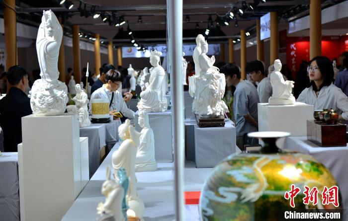 2024中国工艺美术博览会启幕 助推“非