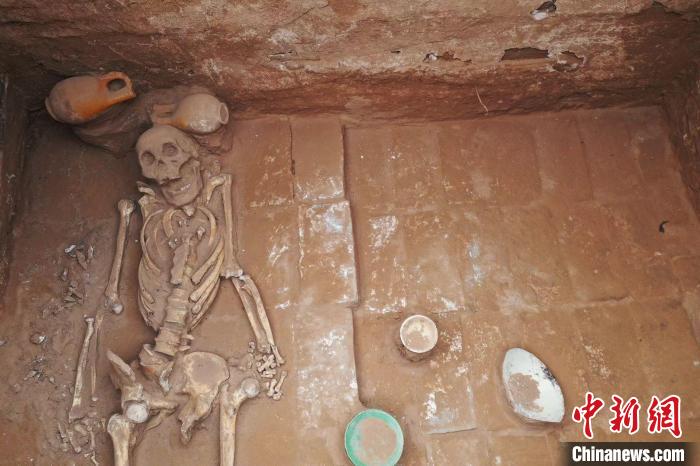 内蒙古赤峰市元宝山区发现两座辽代墓葬