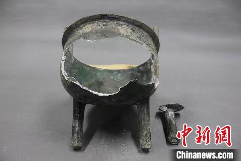 在青铜器之乡修文物：巧手匠心 守护青铜瑰宝