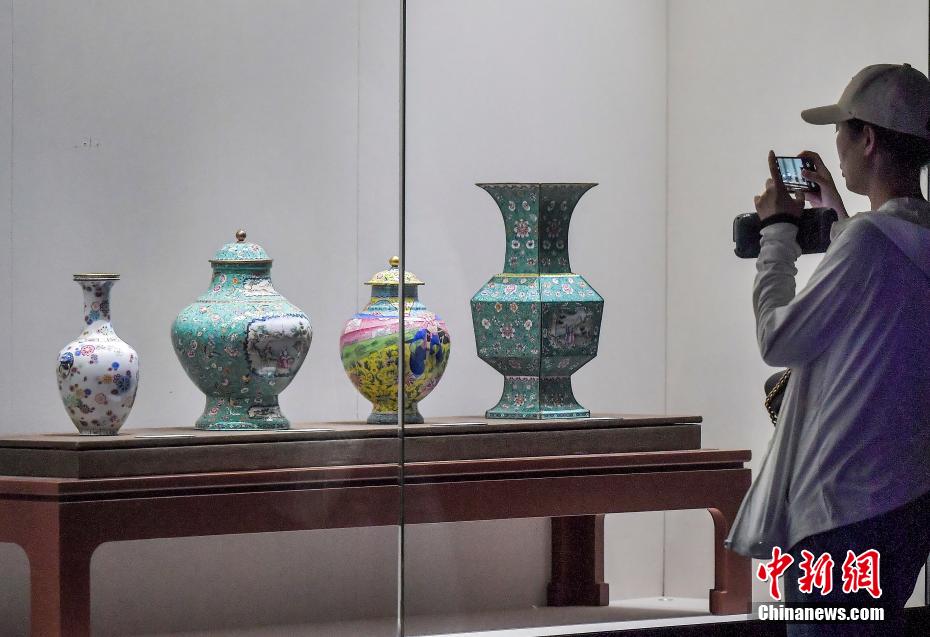 故宫博物院128件珐琅器精品在新疆展出