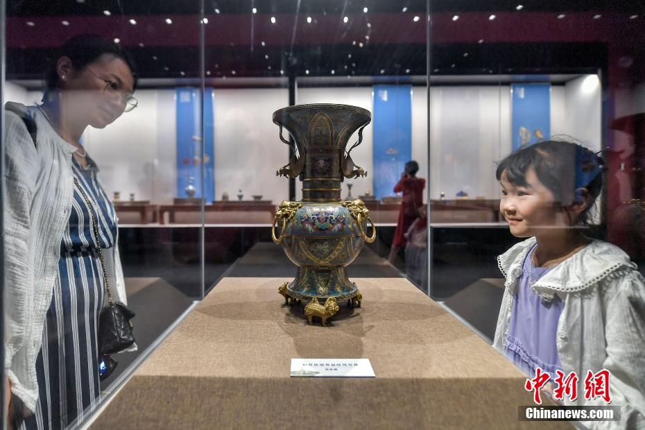 故宫博物院128件珐琅器精品在新疆展出