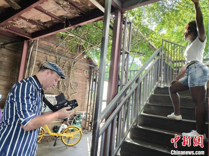 法国摄影师吉米镜头里的中国：热情友好 多元自信