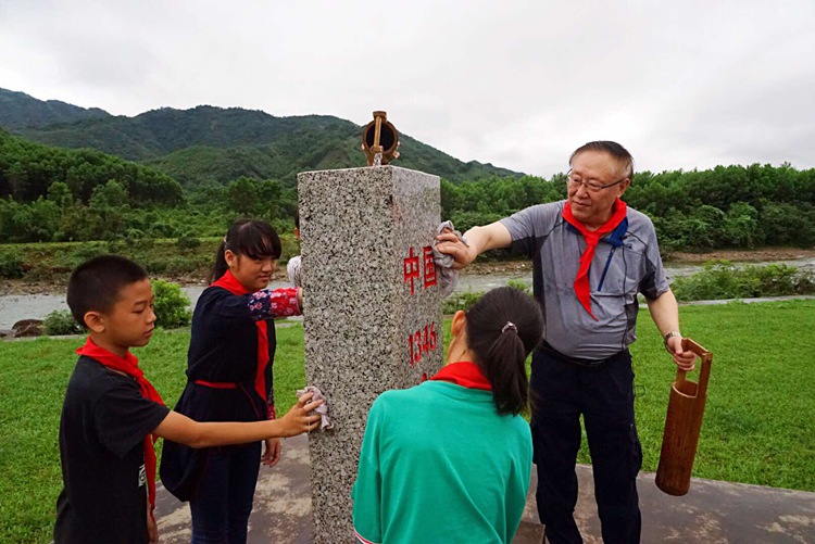 “去文学的天地里感受文字之美” 作家高洪波为书香暑假支招