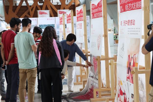 “首都国门形象：从首都机场到大兴国际机场艺术成就展”在北京林业大学举办