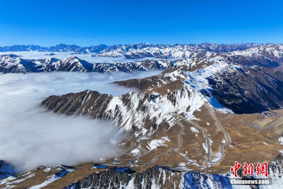 四川夹金山雪后风景如画