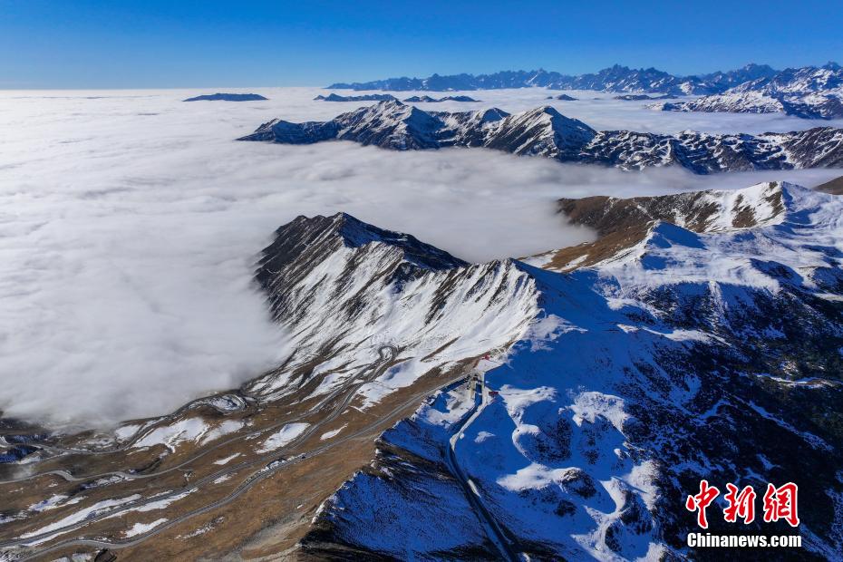 四川夹金山雪后风景如画