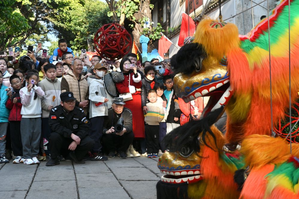 文化中国行·镜头里的非遗年｜线狮少年舞新春